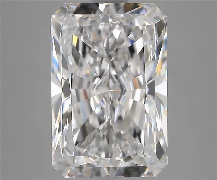 4.37ct Radiant Lab Grown Diamond (Colour D, Clarity VVS2, IGI Certified)