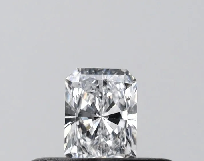 0.20ct Radiant Lab Grown Diamond (Colour E, Clarity VS1, IGI Certified)