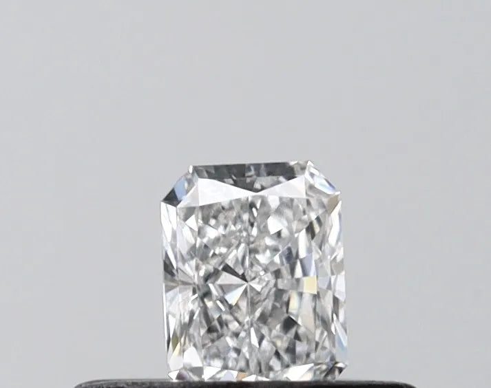 0.23ct Radiant Lab Grown Diamond (Colour E, Clarity SI1, IGI Certified)