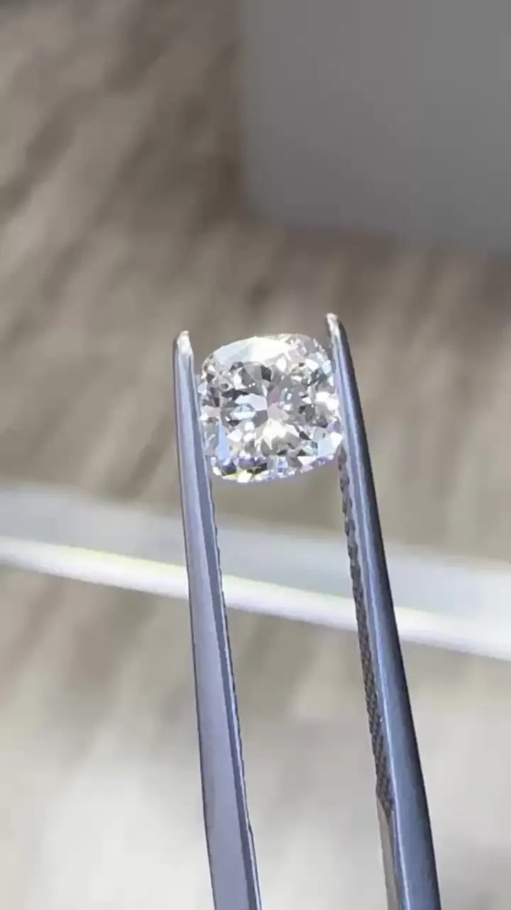 0.71ct Cushion brilliant Natural Diamond (Colour E, Clarity VVS2, GIA Certified)