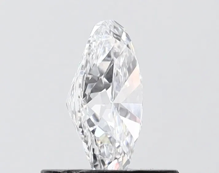 0.91ct Oval Lab Grown Diamond (Colour E, Clarity VS2, IGI Certified)