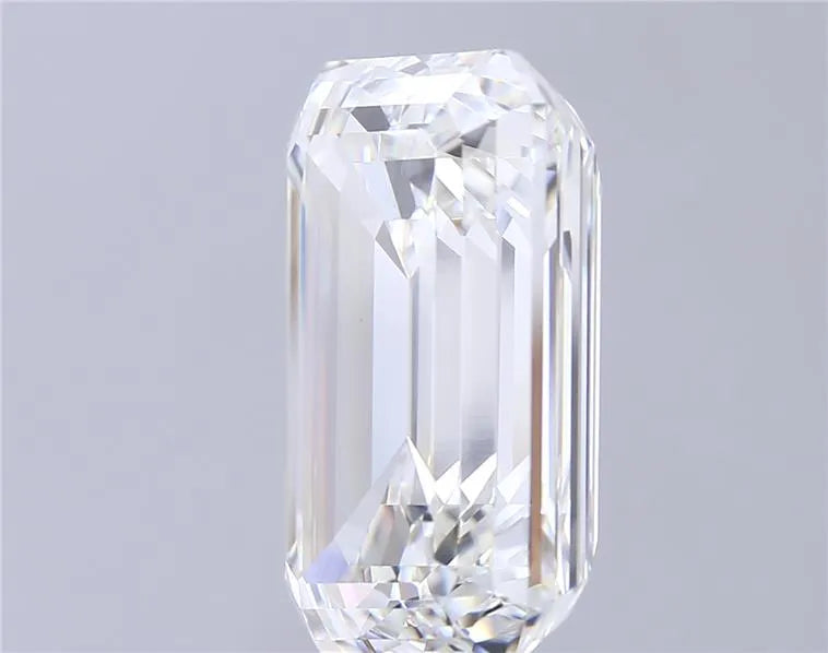 18.07ct Emerald Lab Grown Diamond (Colour G, Clarity VVS2, IGI Certified)