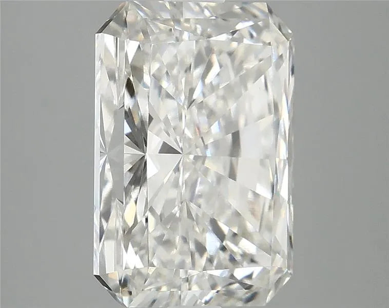4.04ct Radiant Lab Grown Diamond (Colour G, Clarity VVS2, IGI Certified)
