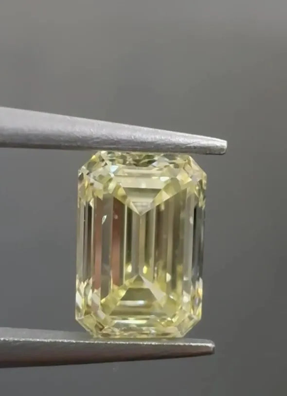 1.01ct Emerald Natural Diamond (Colour Fancy Light Yellow, Clarity SI1, Cut GD, GIA Certified)