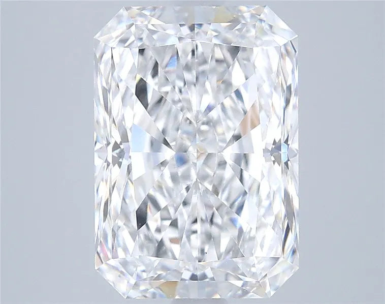 4.03ct Radiant Lab Grown Diamond (Colour D, Clarity VVS2, IGI Certified)