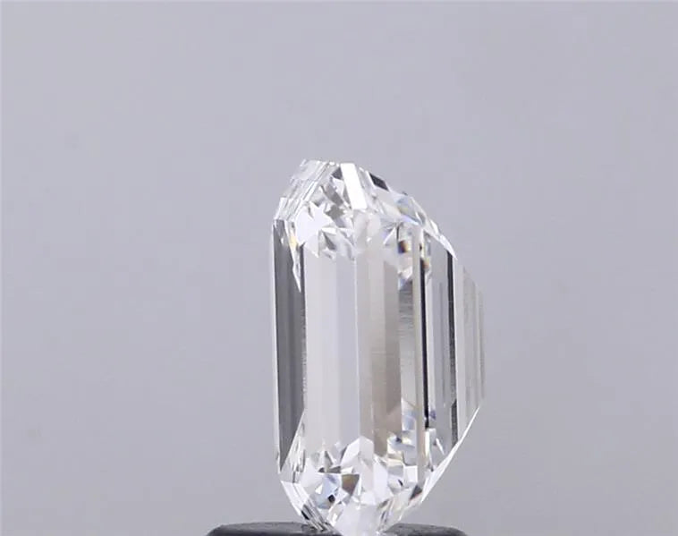 2.00ct Emerald Lab Grown Diamond (Colour D, Clarity VVS2, IGI Certified)