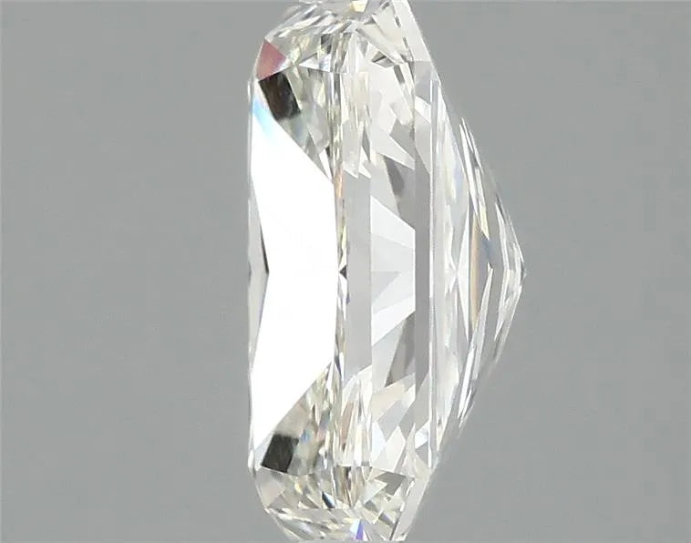 2.51ct Radiant Lab Grown Diamond (Colour G, Clarity VS2, IGI Certified)