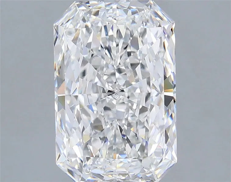 2.59ct Radiant Lab Grown Diamond (Colour E, Clarity VVS2, IGI Certified)