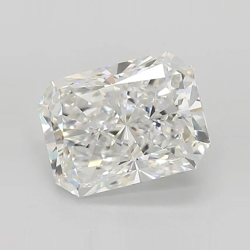 2.59ct Radiant Lab Grown Diamond (Colour E, Clarity VVS2, IGI Certified)
