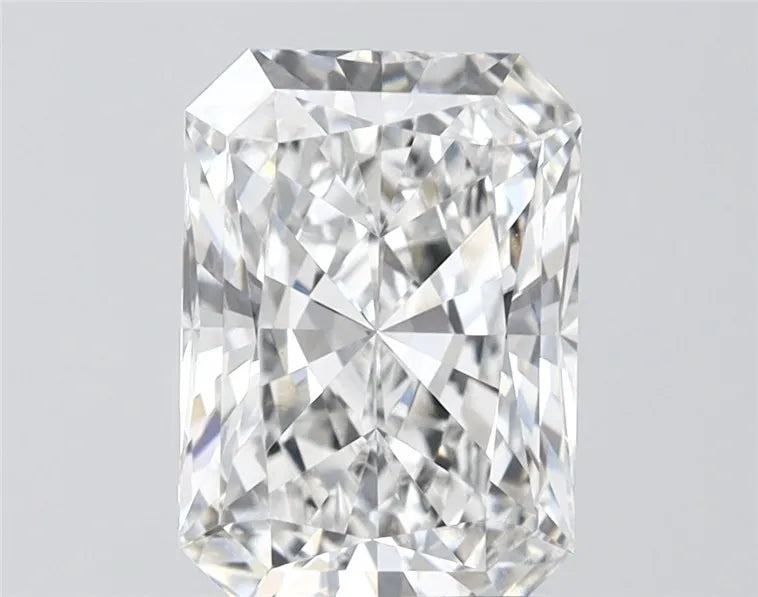 2.60ct Radiant Lab Grown Diamond (Colour E, Clarity VVS2, IGI Certified)