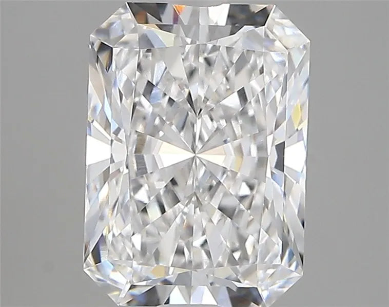 2.70ct Radiant Lab Grown Diamond (Colour D, Clarity VVS2, IGI Certified)