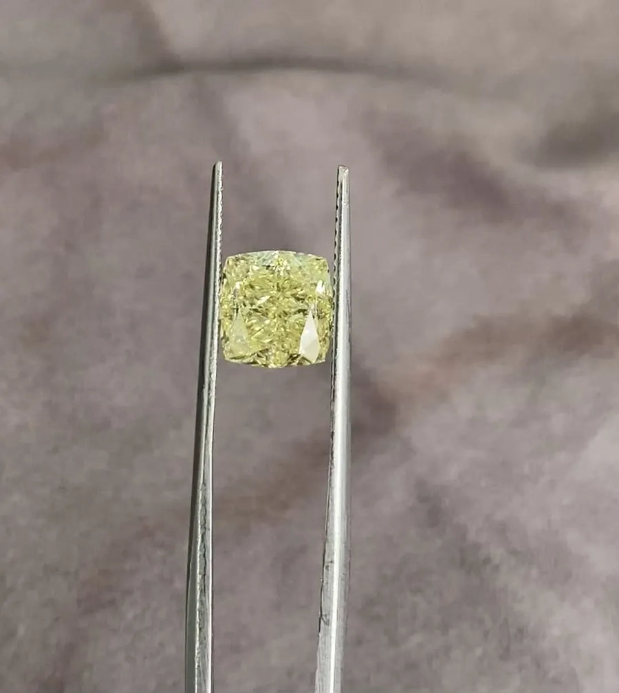 2.81ct Cushion brilliant Natural Diamond (Colour Fancy Yellow, Clarity VS1, GIA Certified)