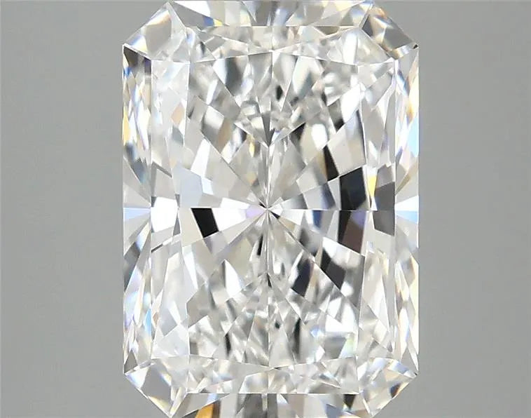 2.99ct Radiant Lab Grown Diamond (Colour E, Clarity VVS2, IGI Certified)