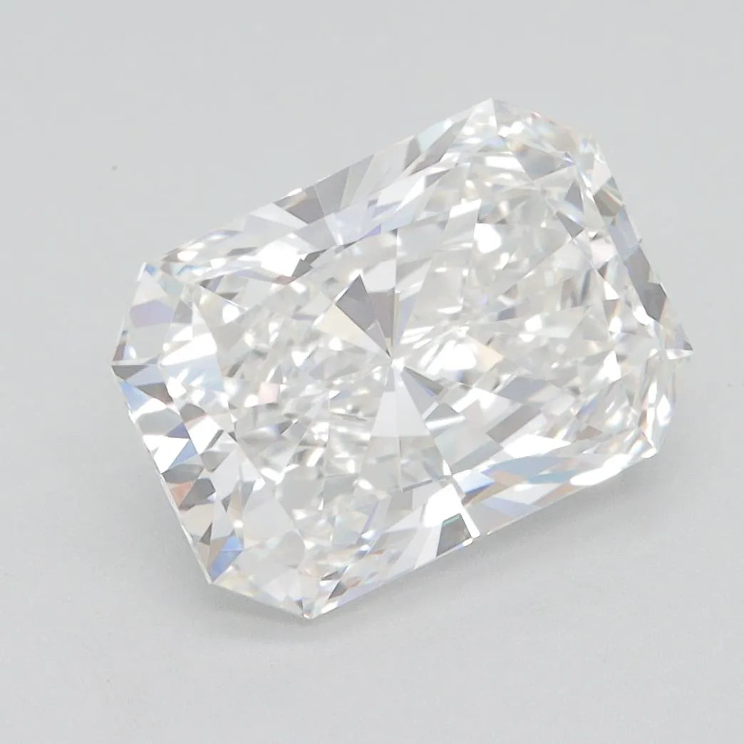 3.01ct Radiant Lab Grown Diamond (Colour F, Clarity VVS2, IGI Certified)