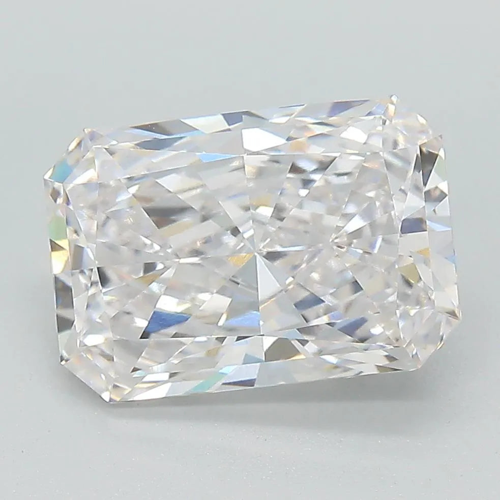 3.59ct Radiant Lab Grown Diamond (Colour G, Clarity VVS2, IGI Certified)