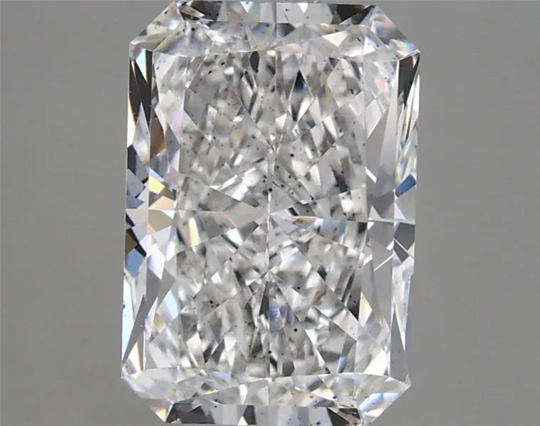 3.11ct Radiant Lab Grown Diamond (Colour E, Clarity SI1, IGI Certified)