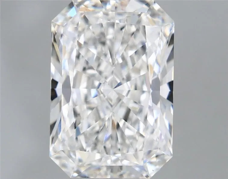 3.70ct Radiant Lab Grown Diamond (Colour F, Clarity VVS2, IGI Certified)