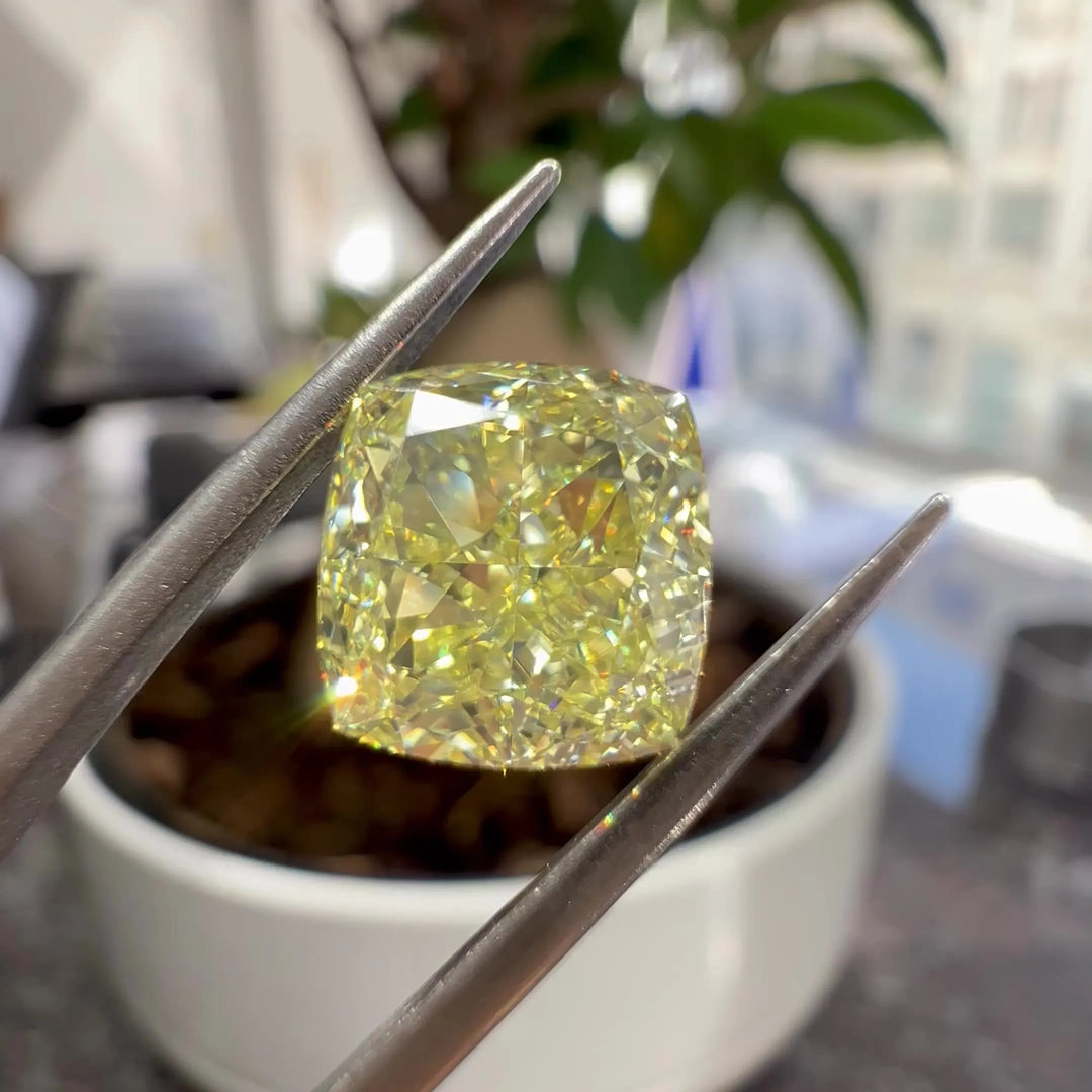 3.01ct Cushion modified Natural Diamond (Colour Fancy Light Yellow, Clarity VS1, GIA Certified)