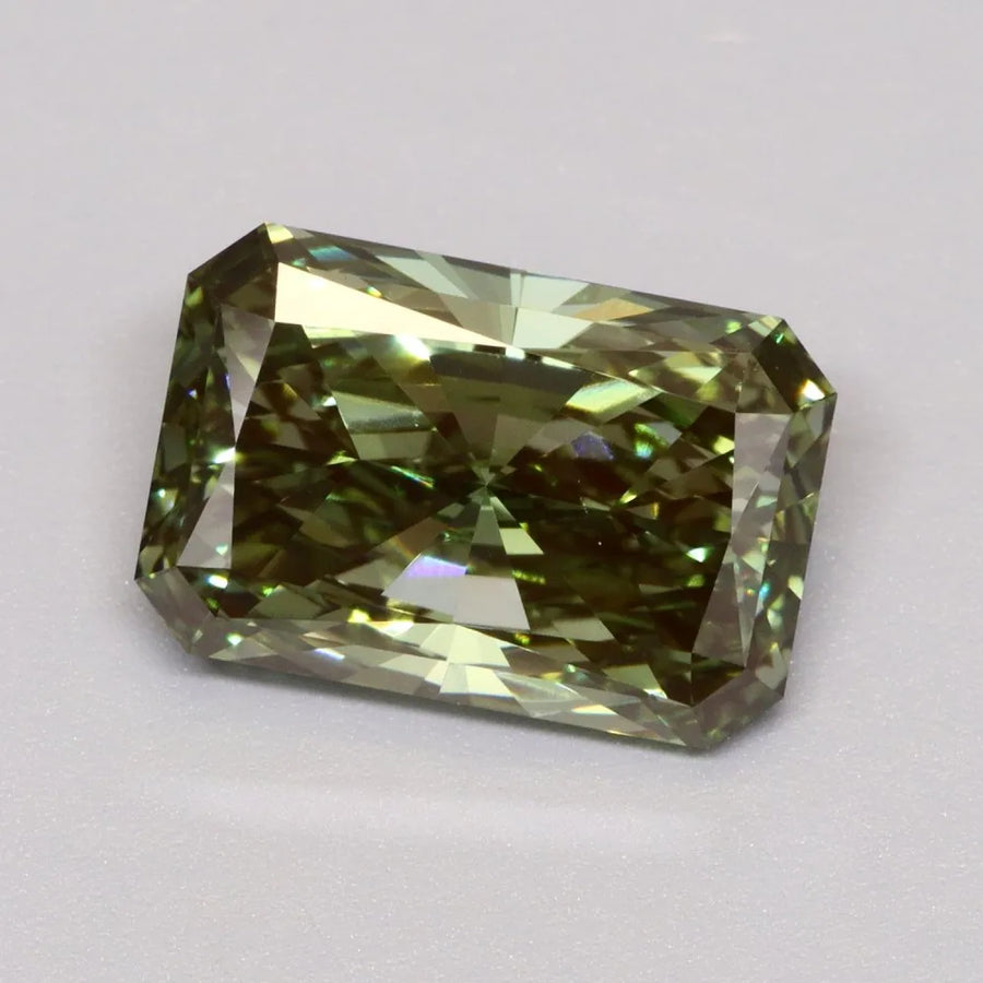 3.01ct Radiant Lab Grown Diamond (Colour Fancy Vivid Green, Clarity VVS2, IGI Certified)