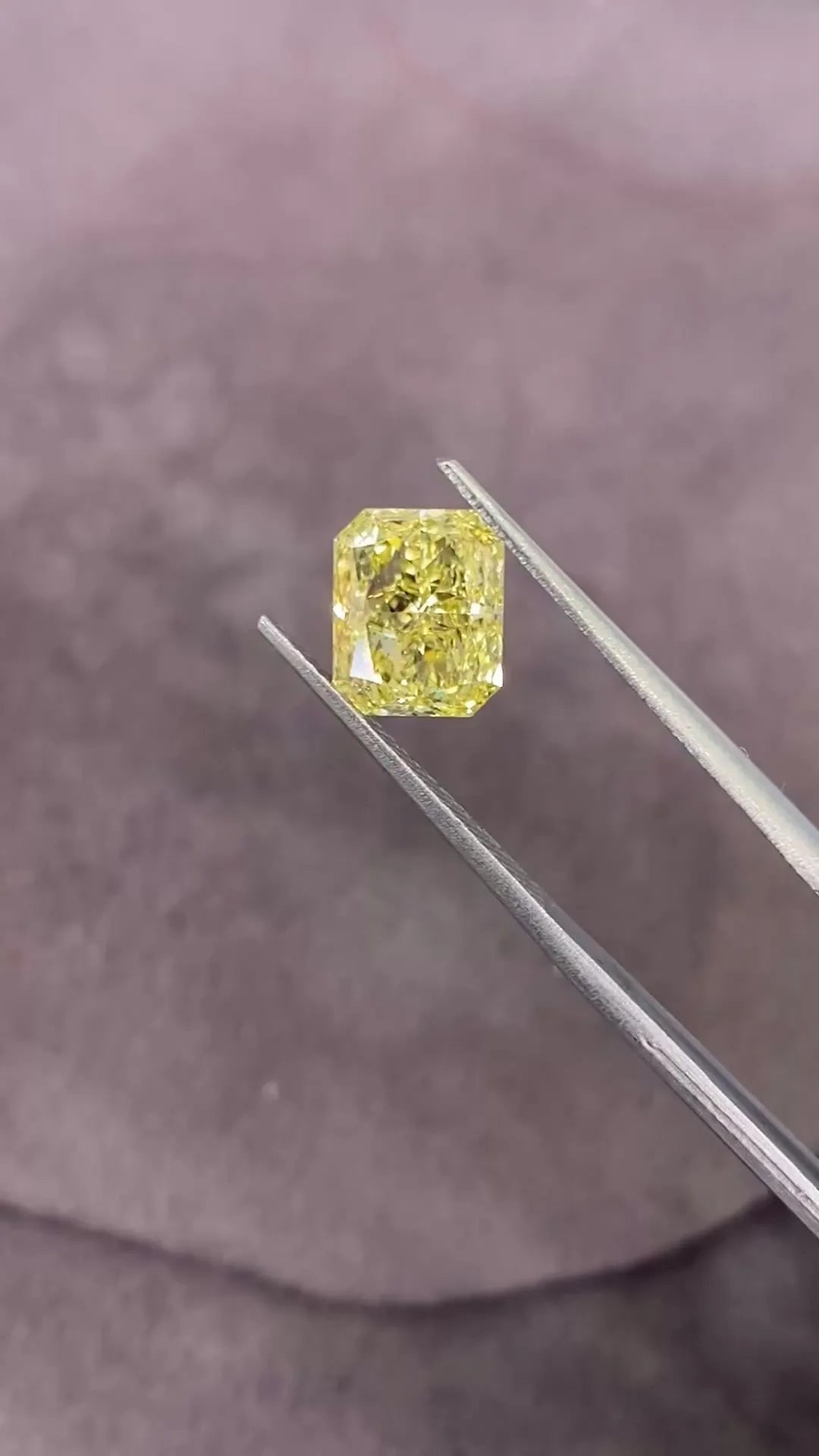 3.01ct Radiant Natural Diamond (Colour Fancy Yellow, Clarity VS2, GIA Certified)