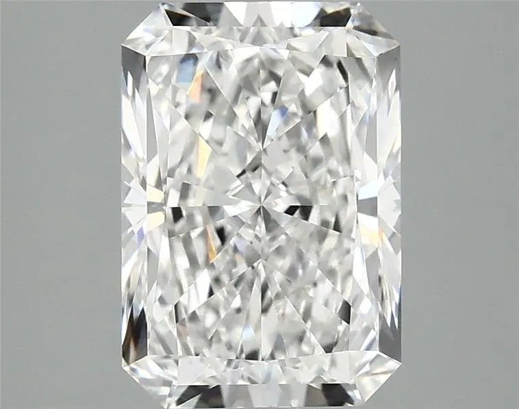3.02ct Radiant Lab Grown Diamond (Colour E, Clarity VVS2, IGI Certified)