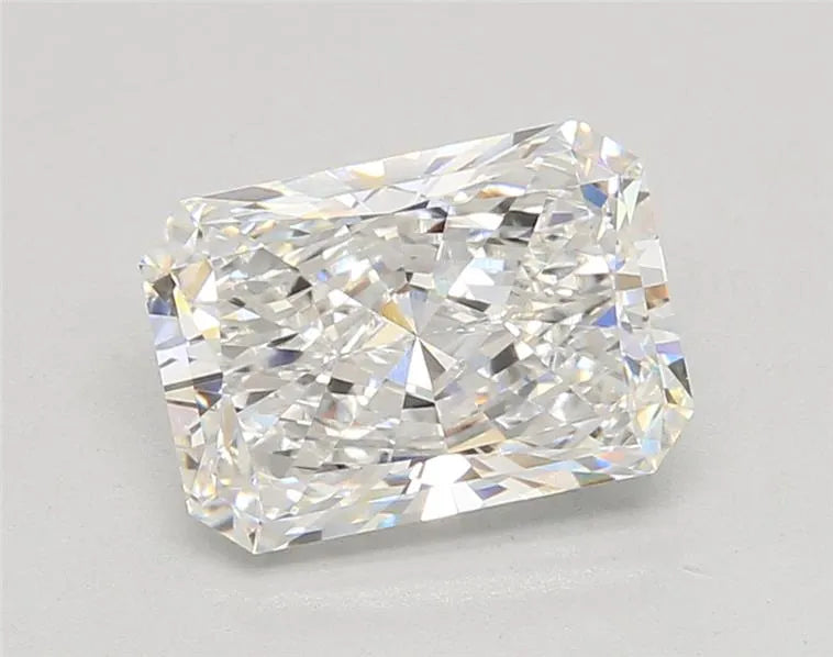 3.02ct Radiant Lab Grown Diamond (Colour E, Clarity VVS2, IGI Certified)