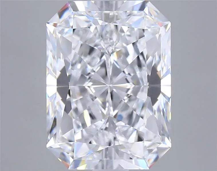 3.03ct Radiant Lab Grown Diamond (Colour E, Clarity VVS1, IGI Certified)
