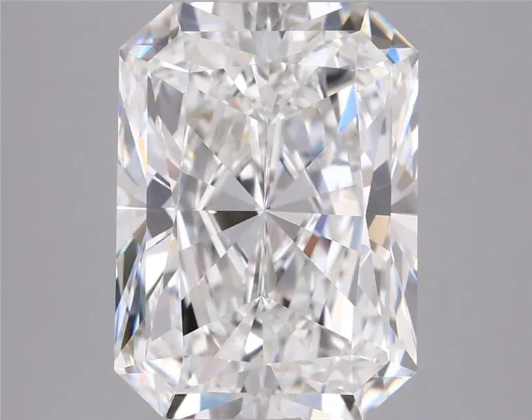 3.03ct Radiant Lab Grown Diamond (Colour E, Clarity VVS1, IGI Certified)