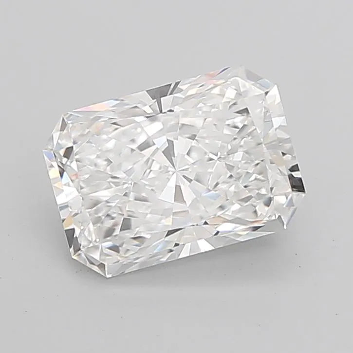 3.07ct Radiant Lab Grown Diamond (Colour E, Clarity VVS2, IGI Certified)