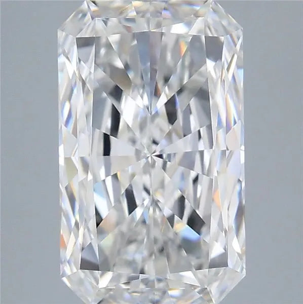 3.07ct Radiant Lab Grown Diamond (Colour E, Clarity VVS2, IGI Certified)