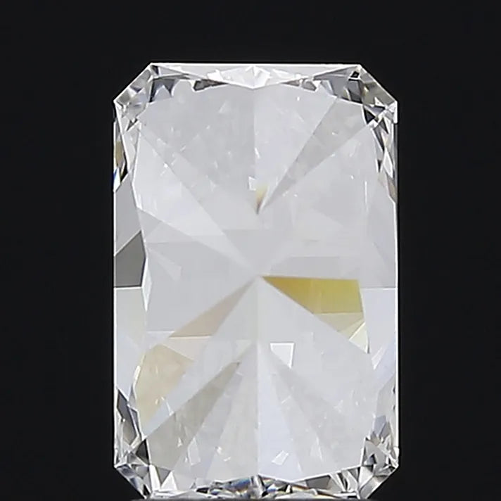 3.07ct Radiant Lab Grown Diamond (Colour E, Clarity VVS2, IGI Certified)