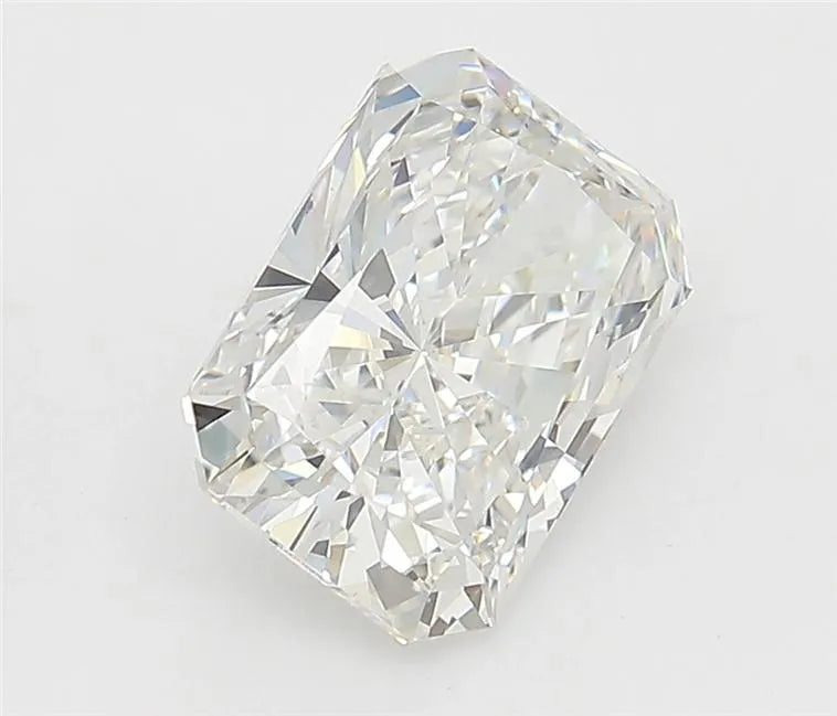 3.08ct Radiant Lab Grown Diamond (Colour G, Clarity VVS2, IGI Certified)