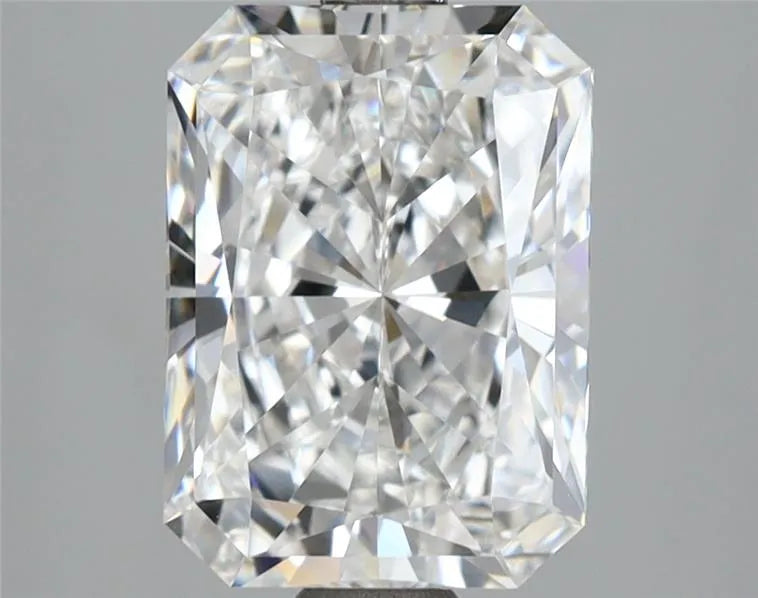 3.12ct Radiant Lab Grown Diamond (Colour E, Clarity VVS2, IGI Certified)