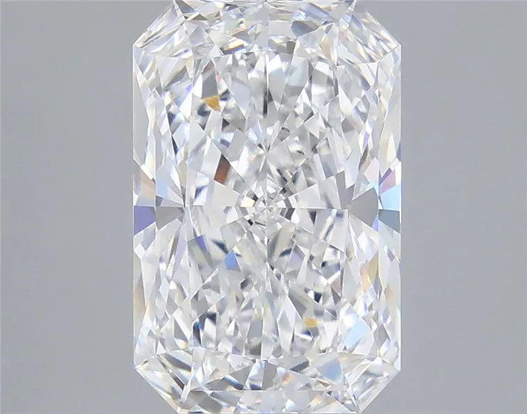 3.13ct Radiant Lab Grown Diamond (Colour D, Clarity VVS2, IGI Certified)