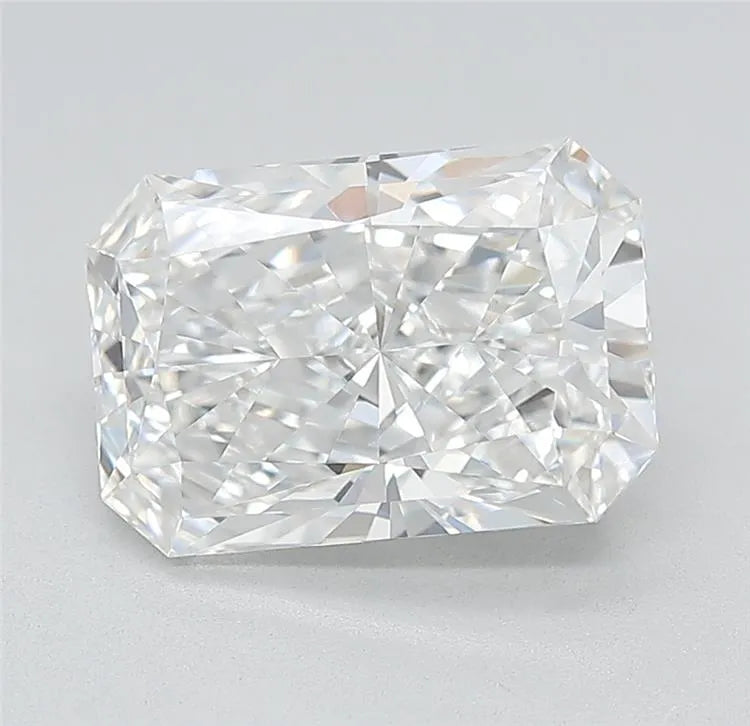 3.17ct Radiant Lab Grown Diamond (Colour E, Clarity VVS2, Cut EX, IGI Certified)