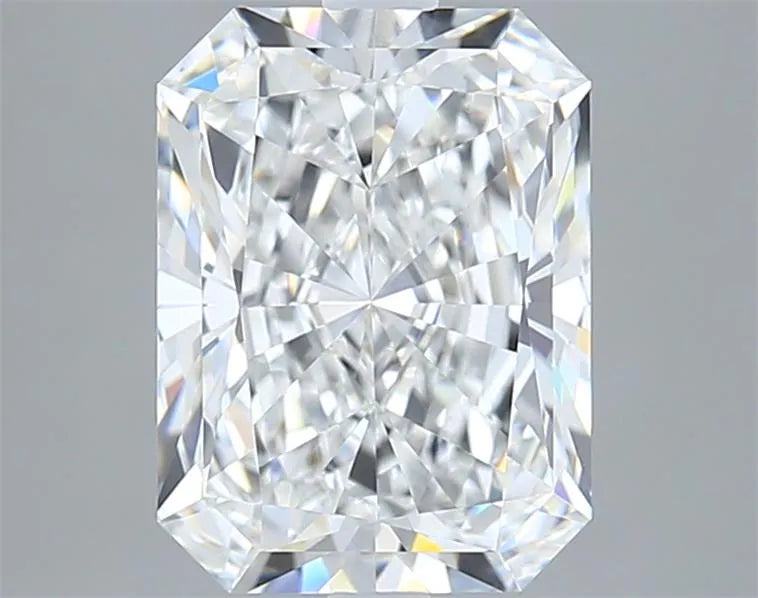 3.21ct Radiant Lab Grown Diamond (Colour D, Clarity VVS2, IGI Certified)