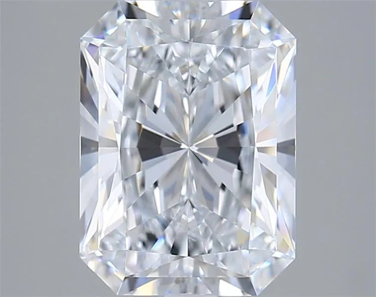 3.35ct Radiant Lab Grown Diamond (Colour E, Clarity VVS1, IGI Certified)
