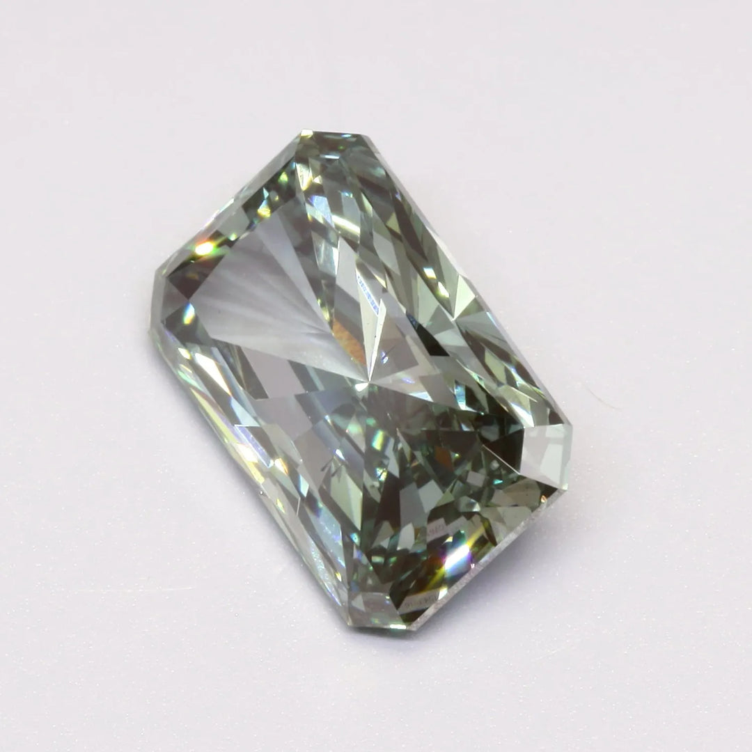 3.52ct Radiant Lab Grown Diamond (Colour Fancy Vivid Green, Clarity SI1, IGI Certified)