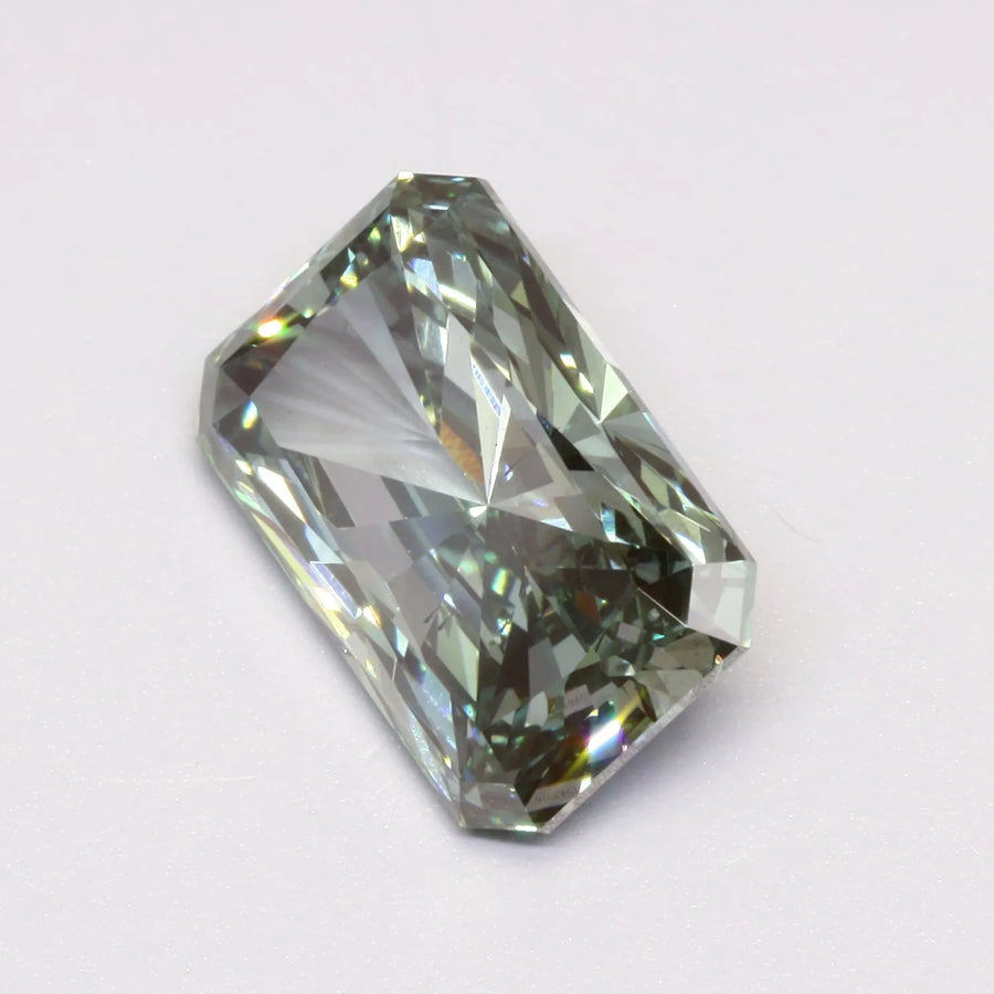 3.52ct Radiant Lab Grown Diamond (Colour Fancy Vivid Green, Clarity SI1, IGI Certified)
