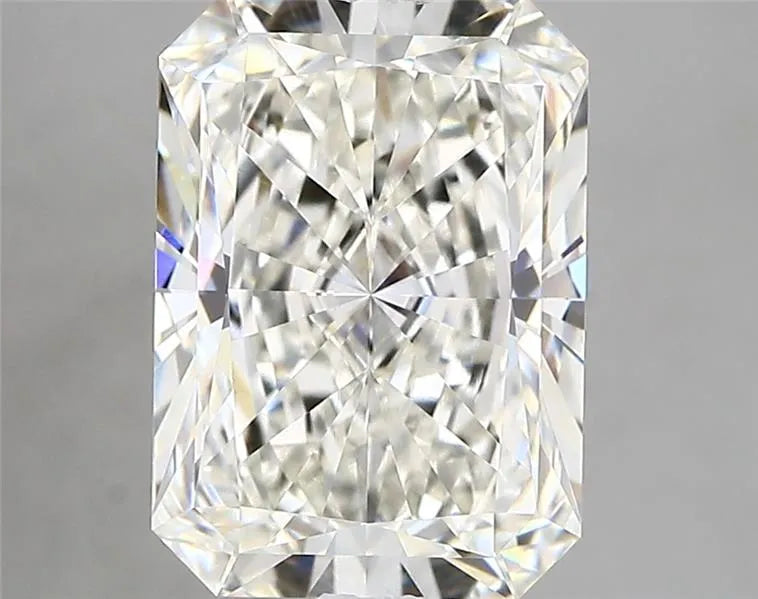 3.52ct Radiant Lab Grown Diamond (Colour G, Clarity IF, IGI Certified)