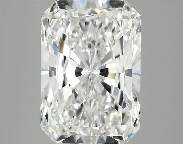 3.70ct Radiant Lab Grown Diamond (Colour E, Clarity VVS2, IGI Certified)