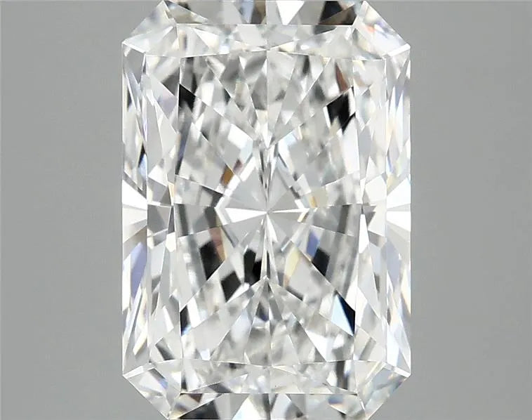 3.76ct Radiant Lab Grown Diamond (Colour E, Clarity VVS2, IGI Certified)