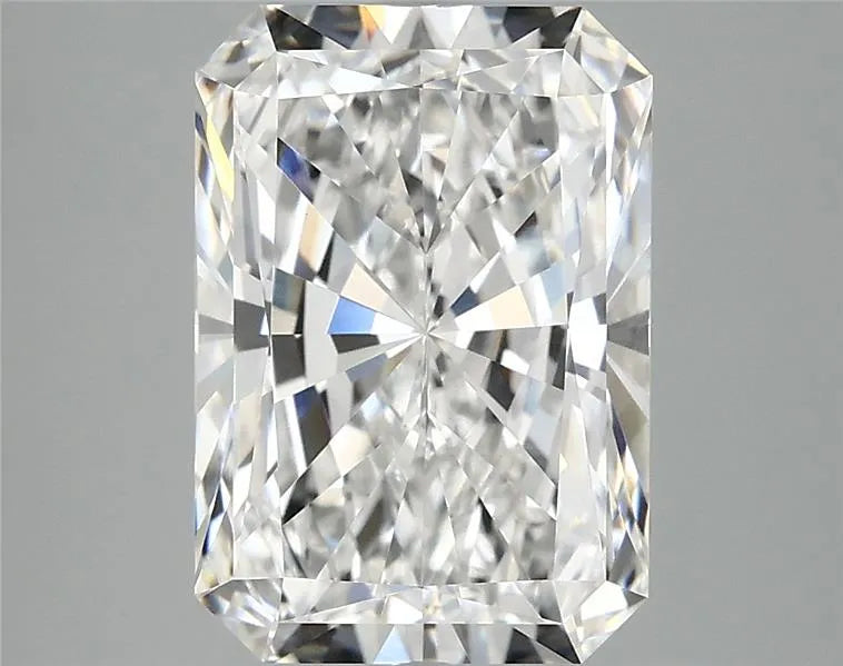 3.81ct Radiant Lab Grown Diamond (Colour E, Clarity VVS2, IGI Certified)