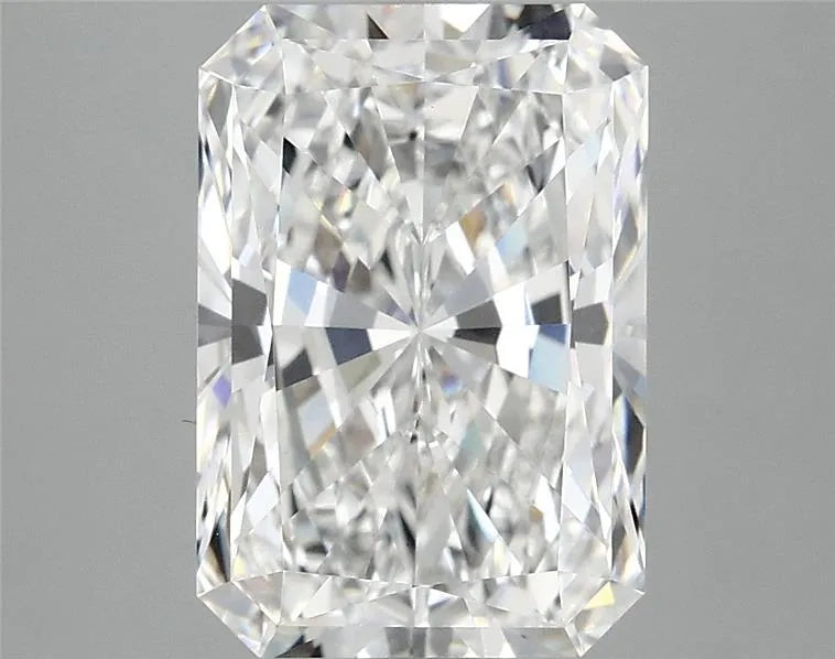 3.81ct Radiant Lab Grown Diamond (Colour E, Clarity VVS2, IGI Certified)