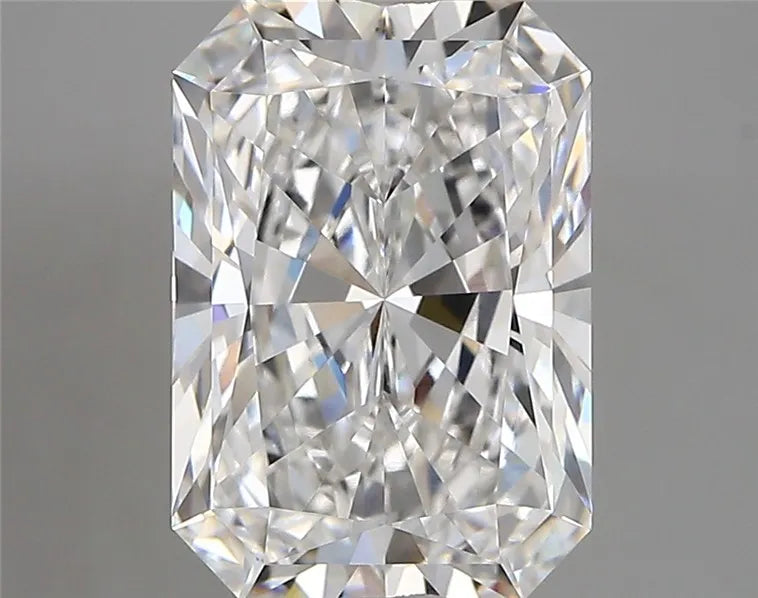 3.82ct Radiant Lab Grown Diamond (Colour E, Clarity VVS1, IGI Certified)