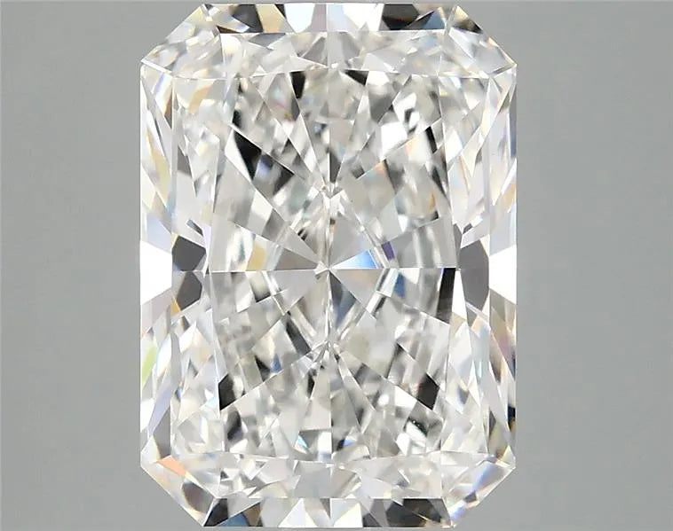 3.82ct Radiant Lab Grown Diamond (Colour E, Clarity VVS2, IGI Certified)