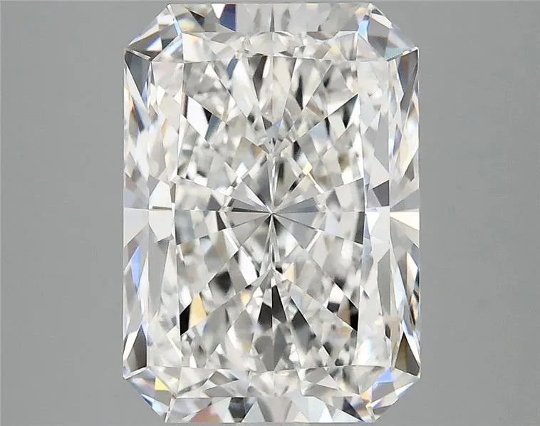 3.83ct Radiant Lab Grown Diamond (Colour F, Clarity VVS2, IGI Certified)