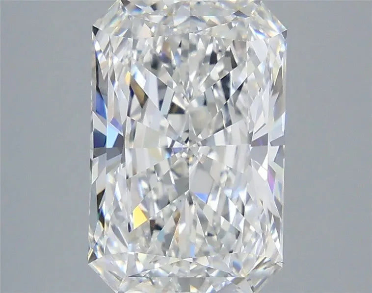 3.85ct Radiant Lab Grown Diamond (Colour F, Clarity VVS2, IGI Certified)