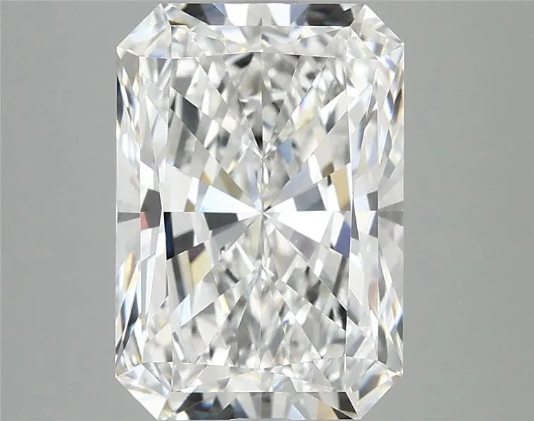 3.86ct Radiant Lab Grown Diamond (Colour E, Clarity VVS2, IGI Certified)
