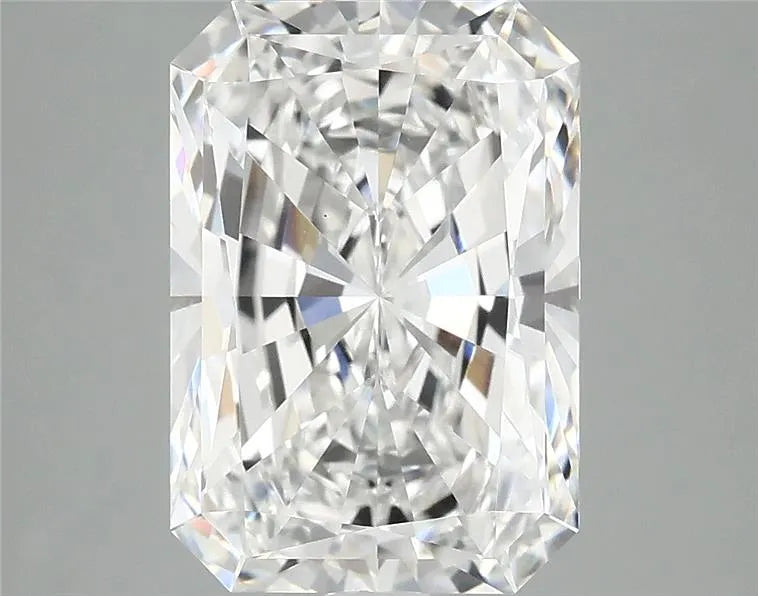 3.94ct Radiant Lab Grown Diamond (Colour E, Clarity VVS2, IGI Certified)
